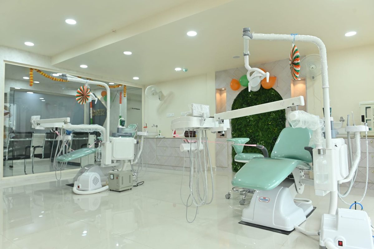 Wide view of the Care32 treatment area on Rainbow Vistas Road, with natural light from floor-to-ceiling windows